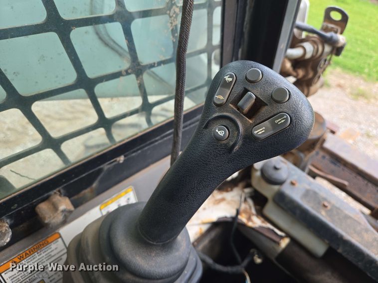 image for item EN8975 2007 Bobcat  S250 skid steer loader