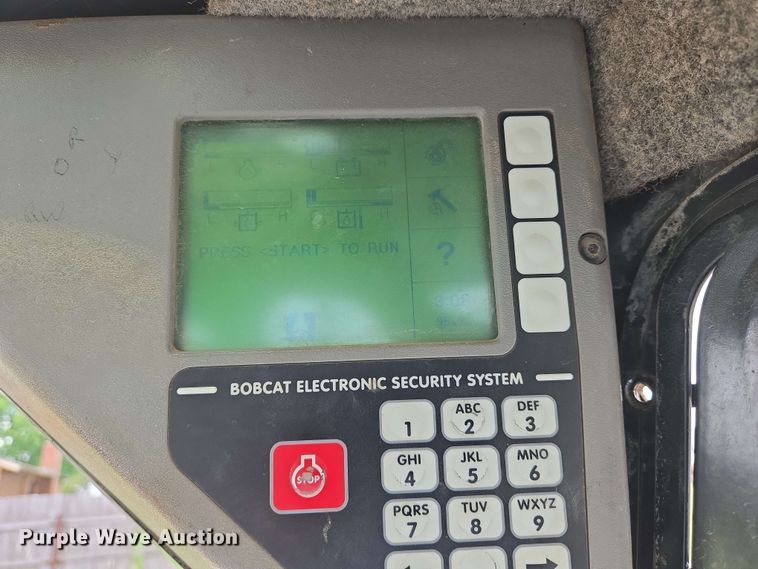 image for item EN8975 2007 Bobcat  S250 skid steer loader