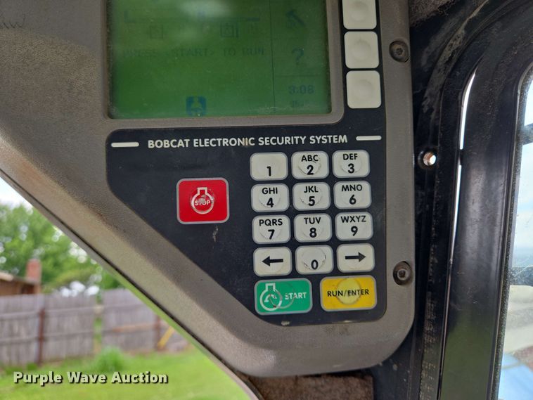 image for item EN8975 2007 Bobcat  S250 skid steer loader