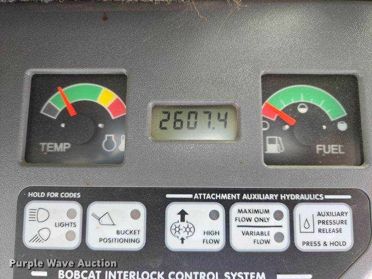 image for item EN8975 2007 Bobcat  S250 skid steer loader