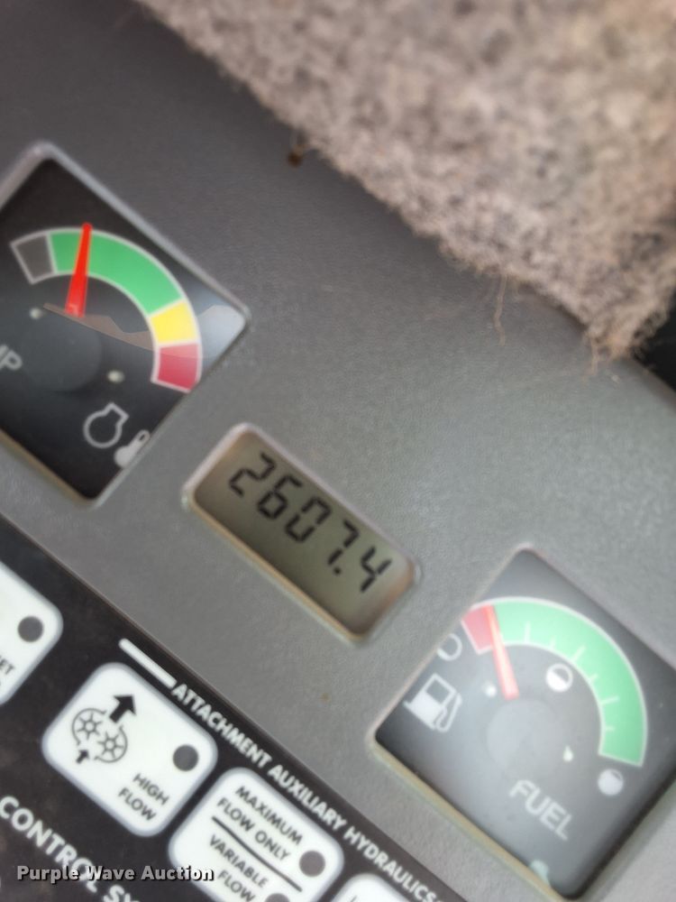 image for item EN8975 2007 Bobcat  S250 skid steer loader