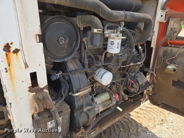 image for item EN8975 2007 Bobcat  S250 skid steer loader