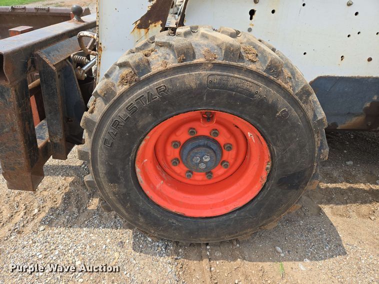image for item EN8975 2007 Bobcat  S250 skid steer loader