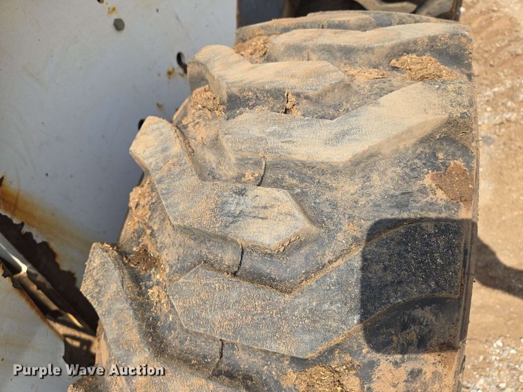 image for item EN8975 2007 Bobcat  S250 skid steer loader