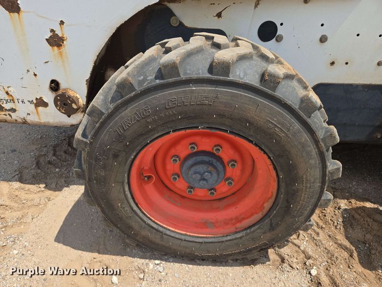 image for item EN8975 2007 Bobcat  S250 skid steer loader