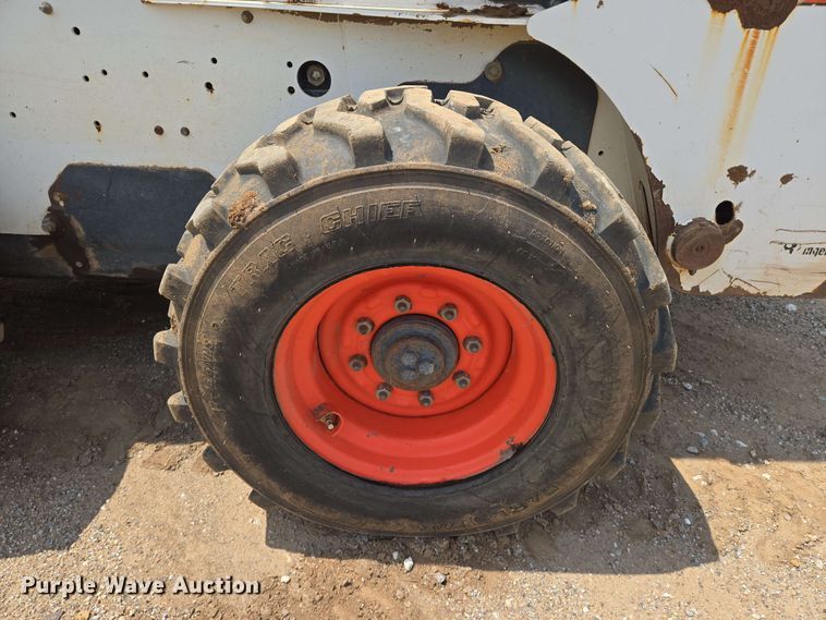 image for item EN8975 2007 Bobcat  S250 skid steer loader