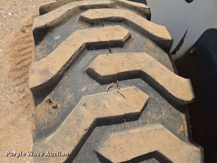 image for item EN8975 2007 Bobcat  S250 skid steer loader