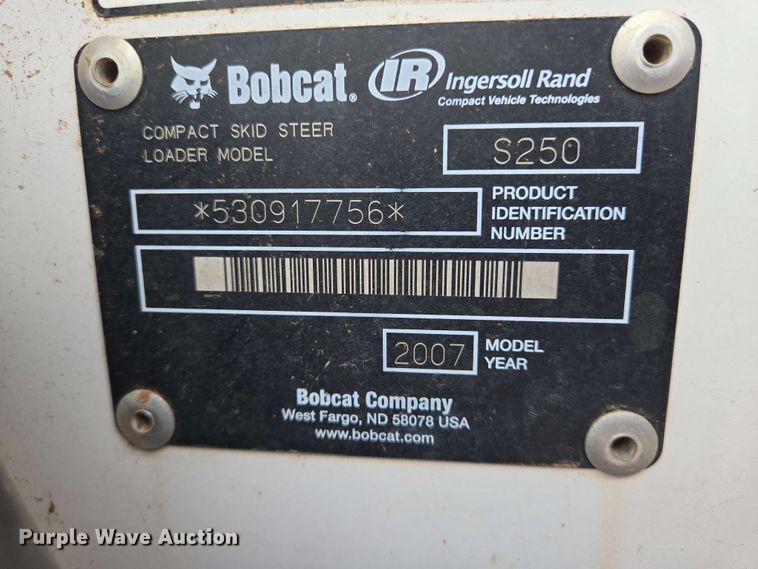 image for item EN8975 2007 Bobcat  S250 skid steer loader