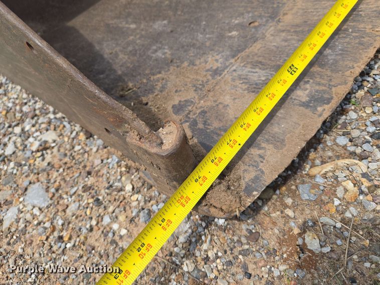 image for item EN8975 2007 Bobcat  S250 skid steer loader