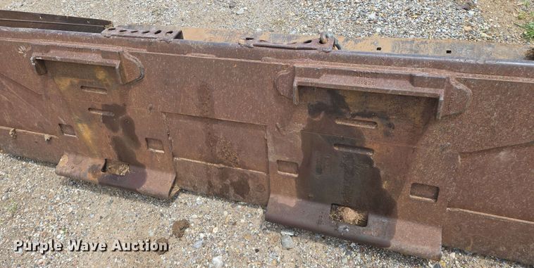 image for item EN8975 2007 Bobcat  S250 skid steer loader