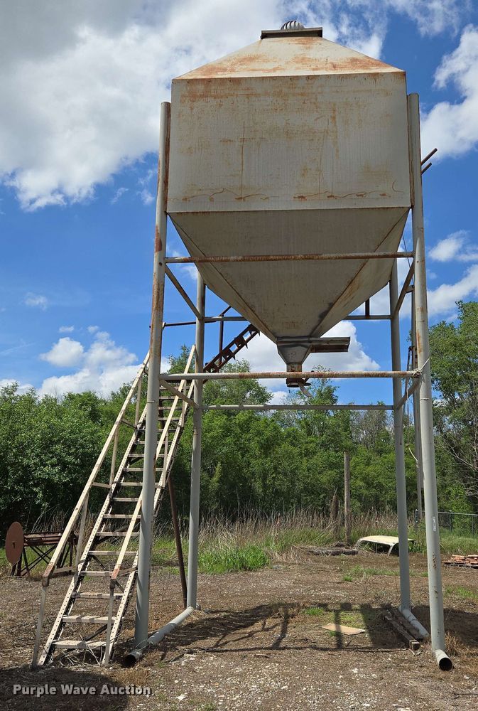 image for item EN8980 Grain bin