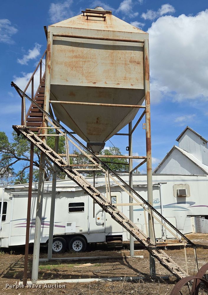 image for item EN8980 Grain bin