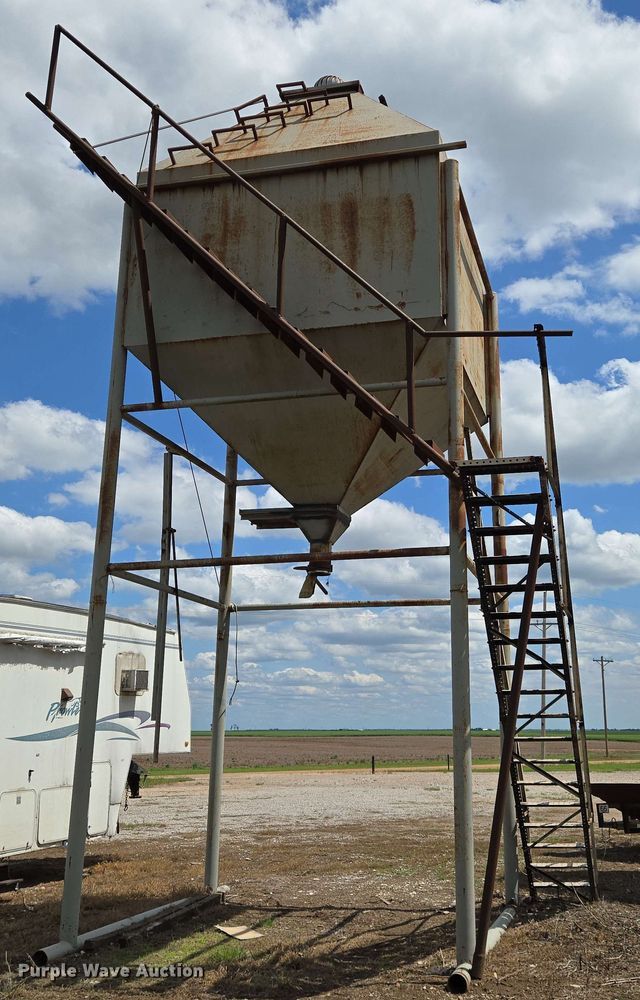 image for item EN8980 Grain bin