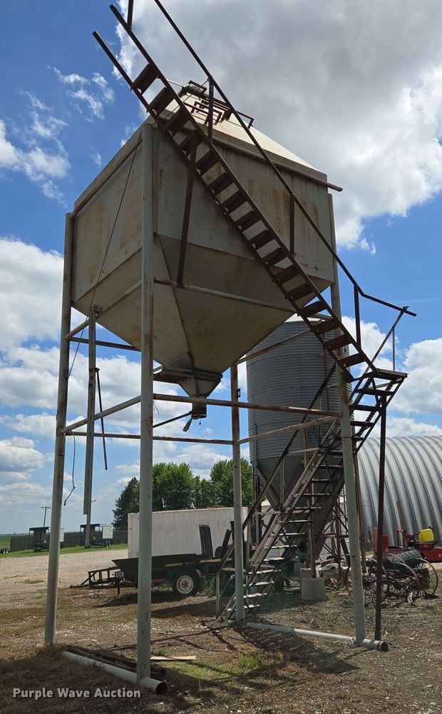 image for item EN8980 Grain bin