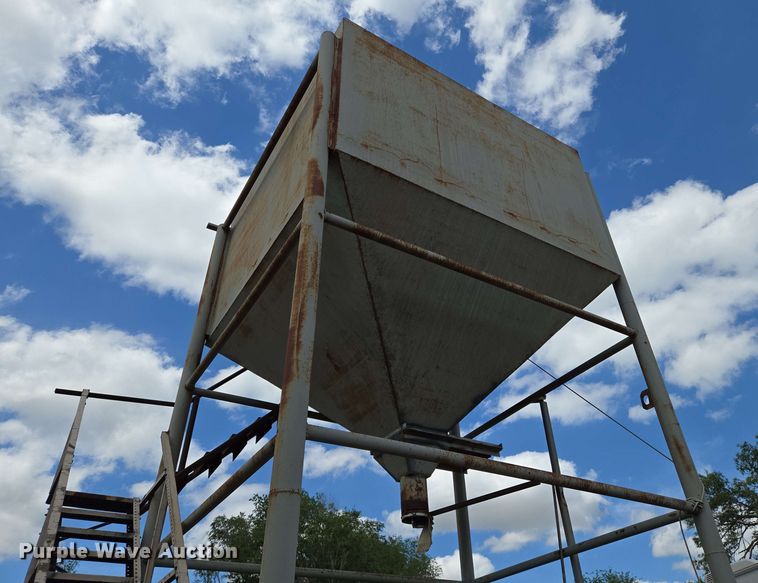 image for item EN8980 Grain bin