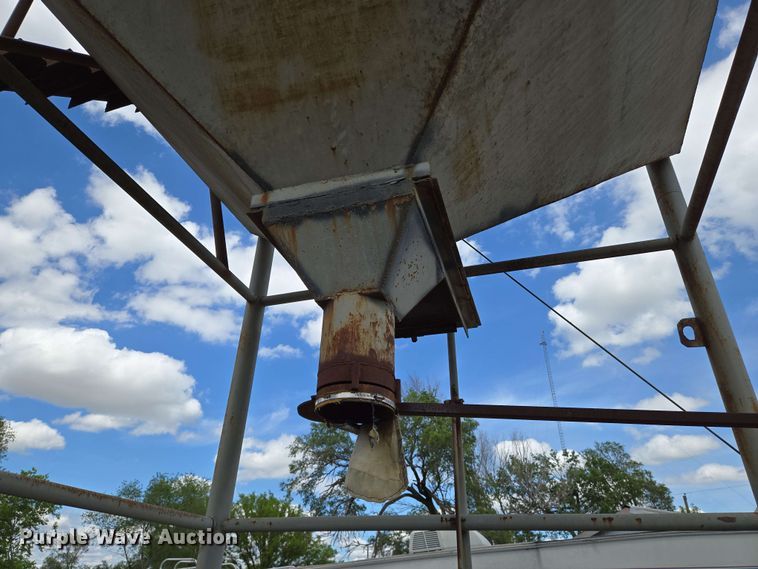 image for item EN8980 Grain bin