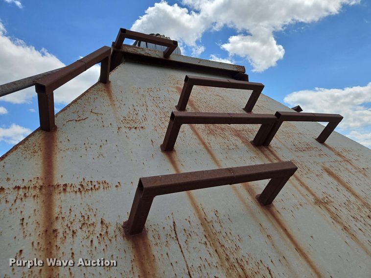 image for item EN8980 Grain bin