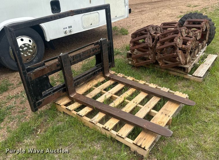 image for item EQ1407 2003 Bobcat S185 skid steer loader