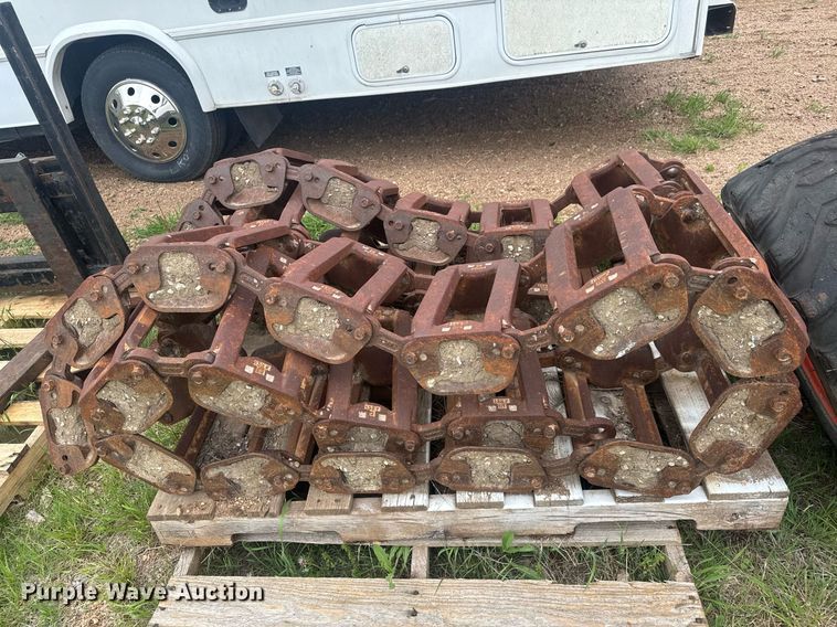 image for item EQ1407 2003 Bobcat S185 skid steer loader