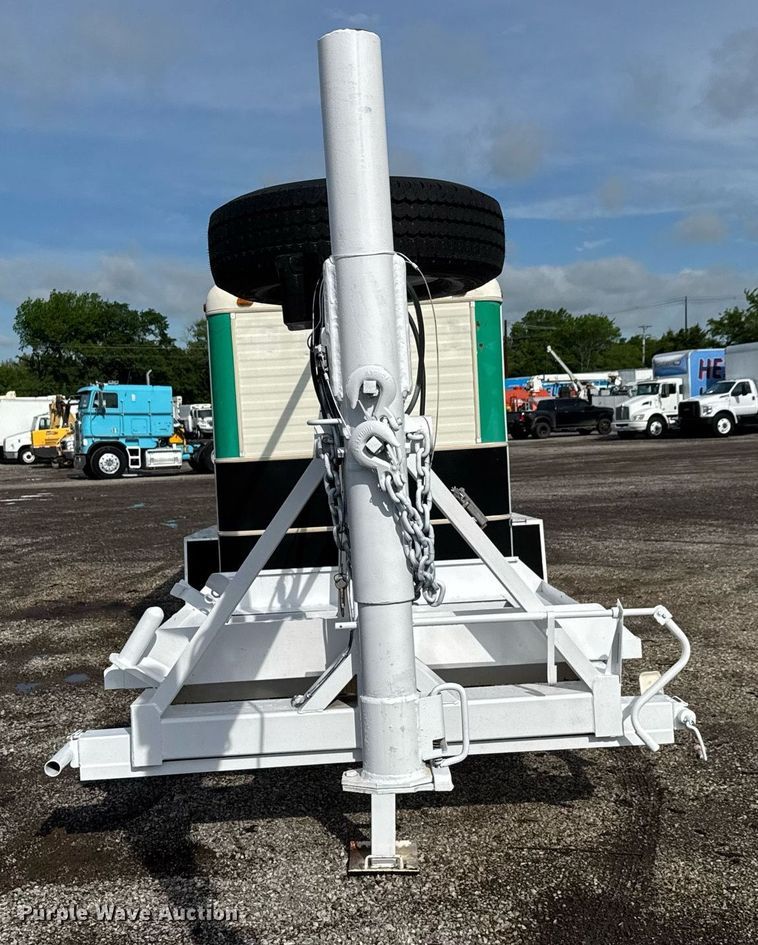 image for item EQ1454 1992 Kiefer enclosed cargo trailer