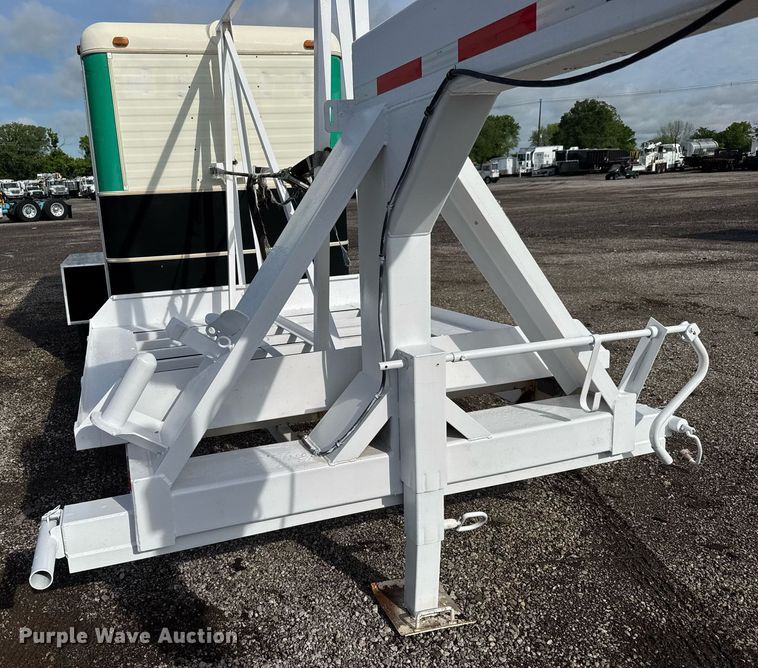 image for item EQ1454 1992 Kiefer enclosed cargo trailer