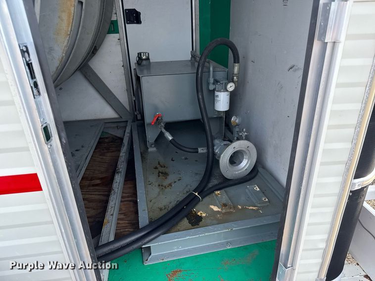 image for item EQ1454 1992 Kiefer enclosed cargo trailer