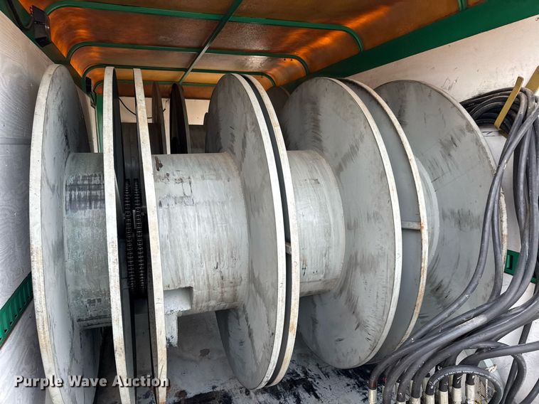 image for item EQ1454 1992 Kiefer enclosed cargo trailer