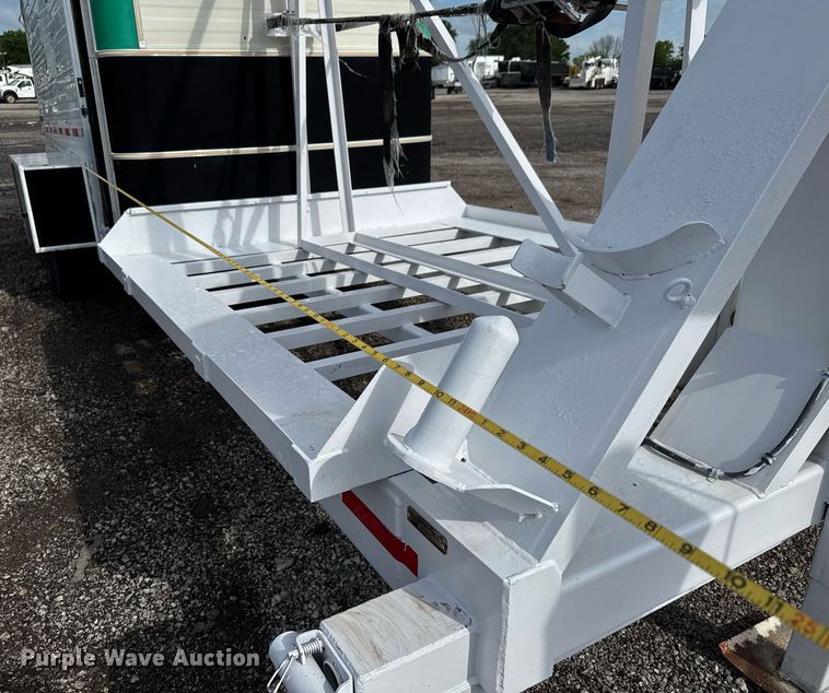 image for item EQ1454 1992 Kiefer enclosed cargo trailer