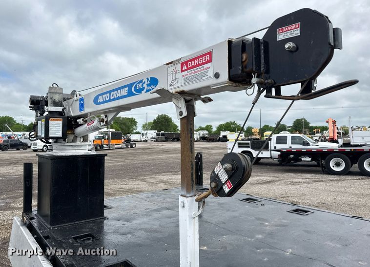 image for item EQ1457 2018 Ford F550 SuperCab flatbed truck