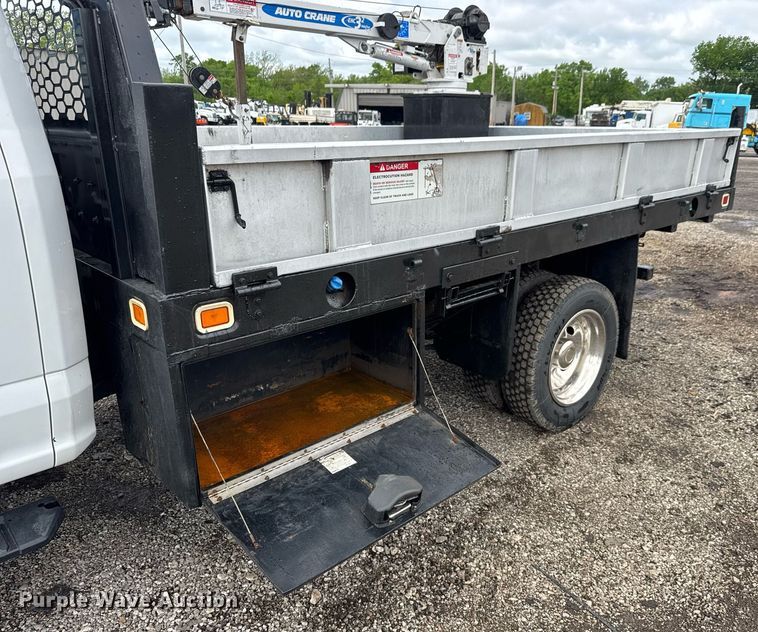 image for item EQ1457 2018 Ford F550 SuperCab flatbed truck