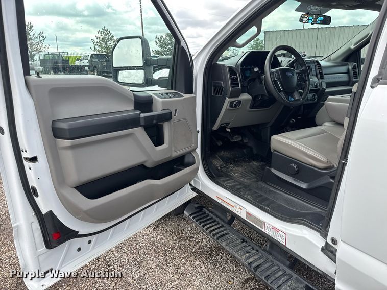 image for item EQ1457 2018 Ford F550 SuperCab flatbed truck