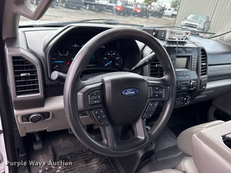 image for item EQ1457 2018 Ford F550 SuperCab flatbed truck