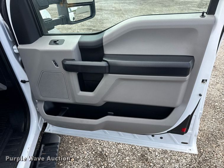 image for item EQ1457 2018 Ford F550 SuperCab flatbed truck