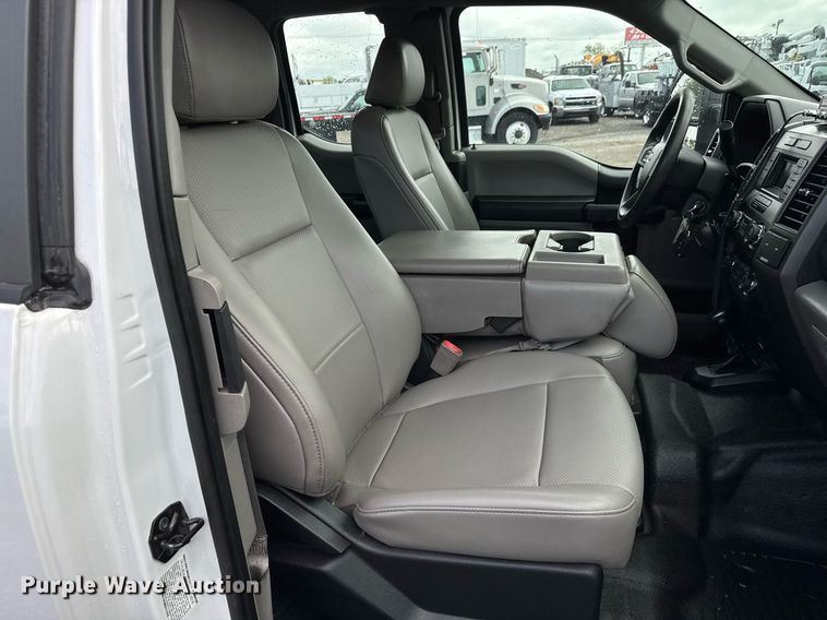 image for item EQ1457 2018 Ford F550 SuperCab flatbed truck