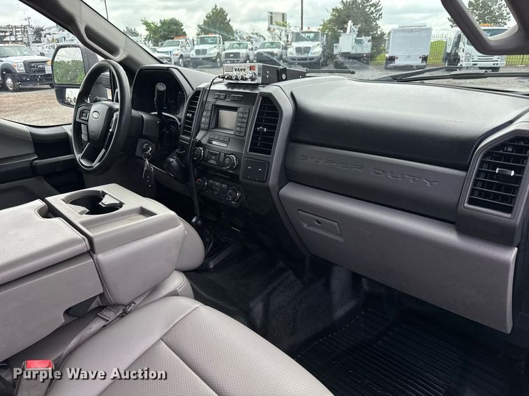 image for item EQ1457 2018 Ford F550 SuperCab flatbed truck