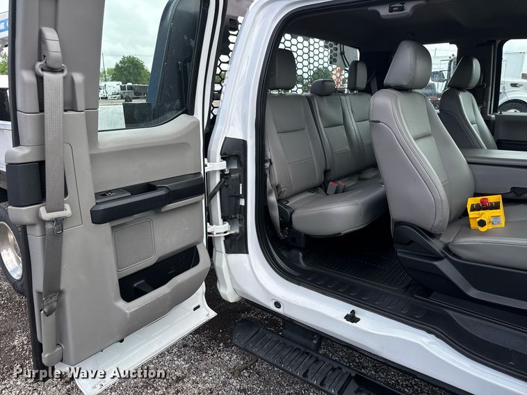 image for item EQ1457 2018 Ford F550 SuperCab flatbed truck