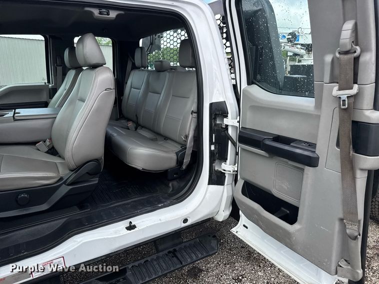 image for item EQ1457 2018 Ford F550 SuperCab flatbed truck