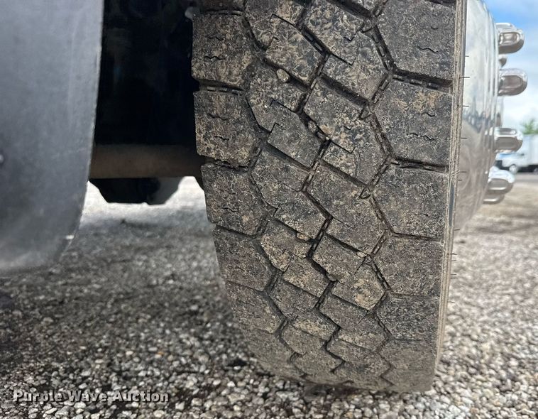 image for item EQ1457 2018 Ford F550 SuperCab flatbed truck