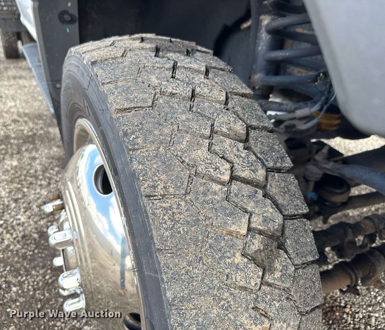 image for item EQ1457 2018 Ford F550 SuperCab flatbed truck