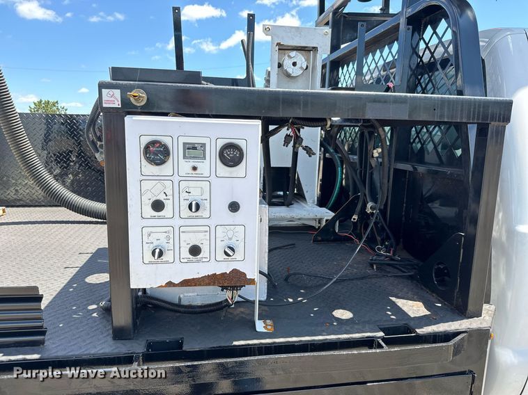 image for item EQ1463 2015 Ford F450 Super Duty SuperCab flatbed truck