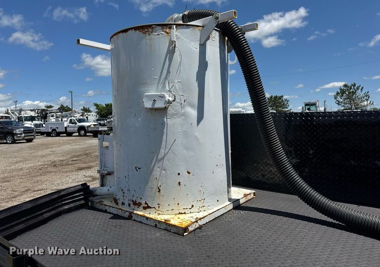 image for item EQ1463 2015 Ford F450 Super Duty SuperCab flatbed truck