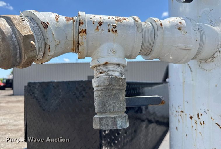 image for item EQ1463 2015 Ford F450 Super Duty SuperCab flatbed truck