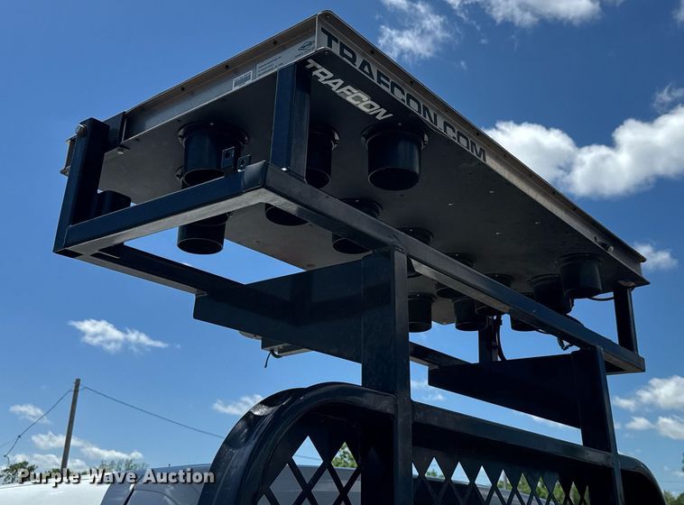 image for item EQ1463 2015 Ford F450 Super Duty SuperCab flatbed truck