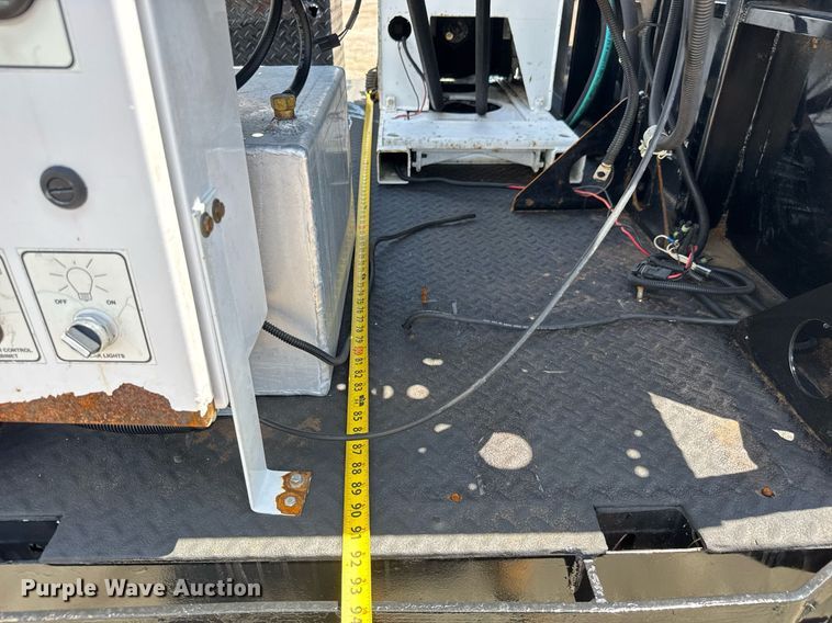 image for item EQ1463 2015 Ford F450 Super Duty SuperCab flatbed truck