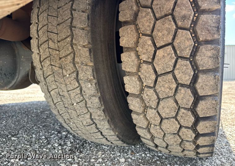 image for item EQ1463 2015 Ford F450 Super Duty SuperCab flatbed truck