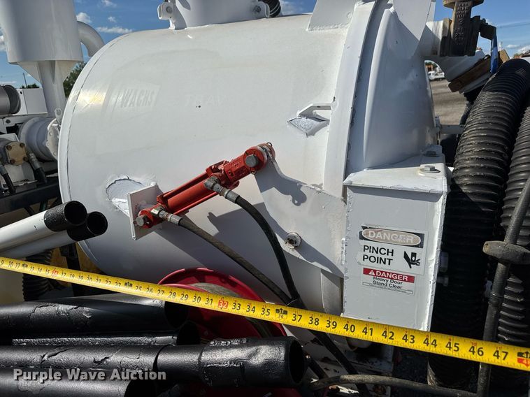 image for item EQ1470 2012 Wachs Trav-L-Vac 77-000-36 vacuum excavator