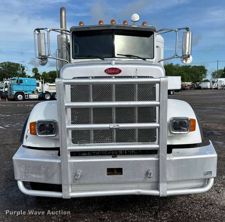 image for item EQ1473 2012 Peterbilt 367 reel truck