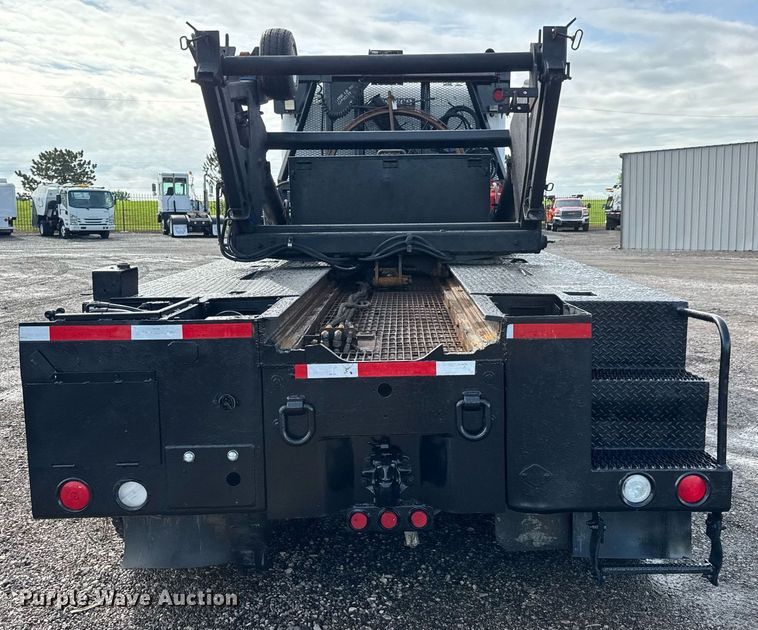 image for item EQ1473 2012 Peterbilt 367 reel truck