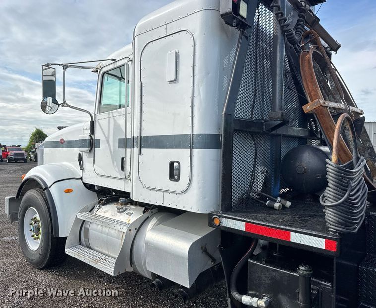 image for item EQ1473 2012 Peterbilt 367 reel truck