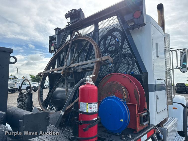 image for item EQ1473 2012 Peterbilt 367 reel truck